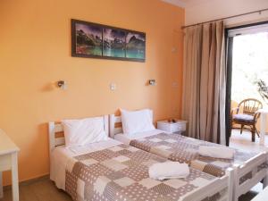 Postel nebo postele na pokoji v ubytování Marilena Apartments & Studios