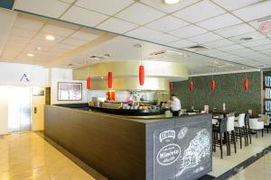 Reštaurácia alebo iné gastronomické zariadenie v ubytovaní Adriatic Deluxe Apartments