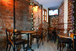 Μια τηλεόραση ή/και κέντρο ψυχαγωγίας στο Squit Suits Hotel