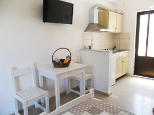 Kuchyň nebo kuchyňský kout v ubytování Marilena Apartments & Studios