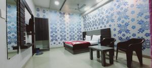 Μια τηλεόραση ή/και κέντρο ψυχαγωγίας στο Hotel Kavita Inn +11 φωτογραφίες