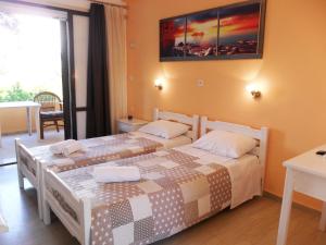 Postel nebo postele na pokoji v ubytování Marilena Apartments & Studios