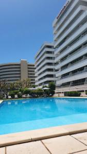 Hồ bơi trong/gần The Navigator Olympus