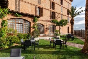 Vonkajšia záhrada v ubytovaní Parador de Calahorra