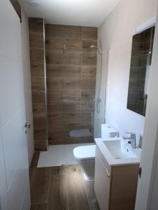 Koupelna v ubytování Casa rural La Zarzosa + 16 fotografií