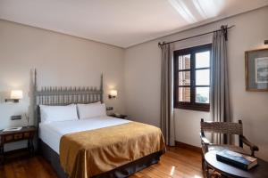 Posteľ alebo postele v izbe v ubytovaní Parador de Calahorra
