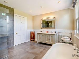 Ένα μπάνιο στο 1 Bed in Markington 92344 +15 φωτογραφίες