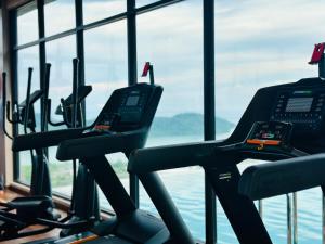Fitness centrum a/nebo fitness zařízení v ubytování Iconic Regency bayan lepas 42 skypool airport usm 9pax