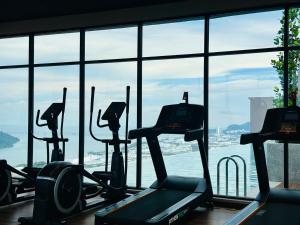 Fitness centrum a/nebo fitness zařízení v ubytování Iconic Regency bayan lepas 42 skypool airport usm 9pax