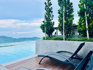 Bazén v ubytování Iconic Regency bayan lepas 42 skypool airport usm 9pax nebo v jeho okolí
