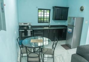 Una cocina o cocineta en Underwater Oasis