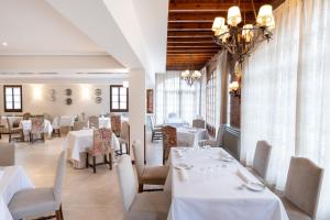 Reštaurácia alebo iné gastronomické zariadenie v ubytovaní Parador de Calahorra