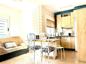 a kitchen with a couch and a table and chairs at Casa Bellevue in Gran Alacant