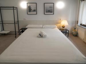 Postel nebo postele na pokoji v ubytování L'Hostalet GuestHouse