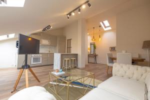 a living room with a couch and a tv in it at Luz Marina in Ribadeo