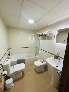 Ванная комната в Apartamento cerca Playa de Aguadulce