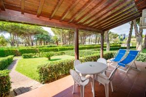 A garden outside Lido Azzurro Residence rta