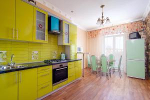 Kjøkken eller kjøkkenkrok på VIP-Kvartira by Nezavisimosti 46