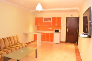a living room with a couch and a table at فيا للشقق المخدومة in Al Khobar