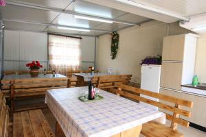 Φωτογραφία από το άλμπουμ του Two-Bedroom Apartment in Silo VII σε Silo