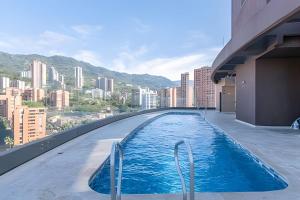 Bazén v ubytování Class Suites 202 - Colorful with Pool and gym nebo v jeho okolí