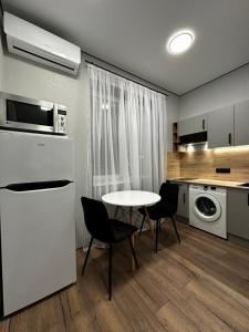 Η κουζίνα ή μικρή κουζίνα στο Апартаменты Sweet home Отеген батыр