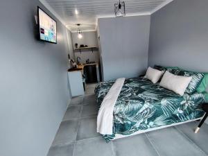 a small bedroom with a bed with a green blanket at 284 On Circular 4 in Gqeberha