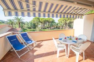 A balcony or terrace at Lido Azzurro Residence rta