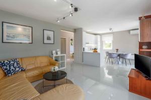 Televízia a/alebo spoločenská miestnosť v ubytovaní Apartment in Funtana - Istrien 31340