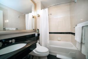 Un baño de Hotel Stanford