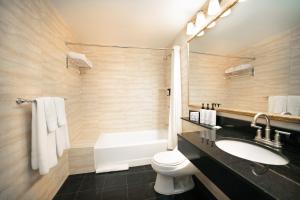 Un baño de Hotel Stanford