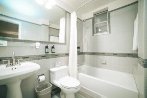 Un baño de Hotel Stanford