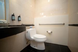 Un baño de Hotel Stanford