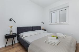 Ένα ή περισσότερα κρεβάτια σε δωμάτιο στο Luči apartment, Omiš