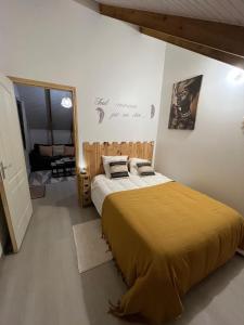 Postel nebo postele na pokoji v ubytování Bungalow " Man Doudou"