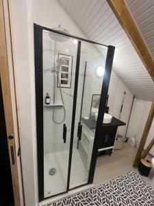 Koupelna v ubytování Bungalow " Man Doudou"