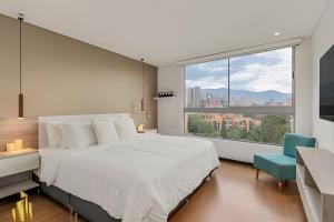 Postel nebo postele na pokoji v ubytování Life 1202 - Pleasant Apt in Poblado with AC