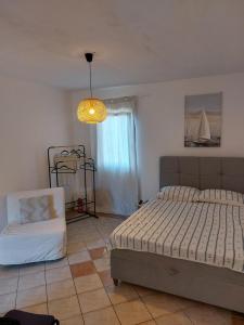 Postel nebo postele na pokoji v ubytování Apartmani Tolić