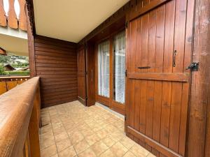 Zdjęcie z galerii obiektu Appartement cosy à Morillon, proche lac Bleu, terrasse sud, 4 pers, piste ski bus, sans internet - FR-1-642-69 w mieście Morillon