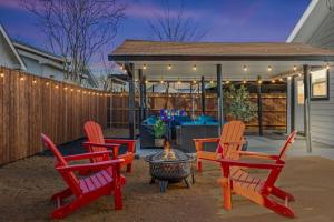 Αίθριο ή υπαίθριος χώρος στο 3B2B Home in Downtown Dallas - King & Queen Beds with a Large Yard