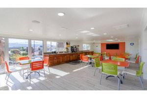Kuchyň nebo kuchyňský kout v ubytování Motel 6-Ukiah, CA - North