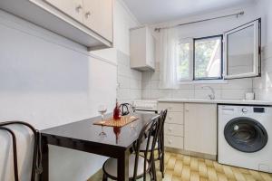 Η κουζίνα ή μικρή κουζίνα στο Villa Rossa - Hideaway by the sea