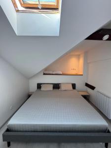 a bedroom with a bed in the attic at L'Horizon Silencieux Loft in Lucquy