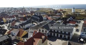 Nespecifikovaný výhled na moře nebo výhled na moře při pohledu z hotelu