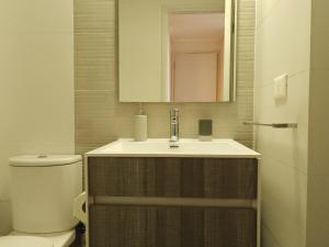 Koupelna v ubytování Stunning Lake & Volcano Views + 27 fotografií