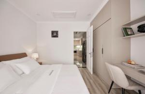 Rúm í herbergi á Hoang Dung Hotel and Apartment by THC Group