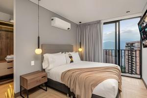 Postel nebo postele na pokoji v ubytování Morph 1602 - Luxury escape in Poblado/Jacuzzi/AC