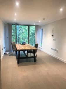 Fotografie z fotogalerie ubytování Lovely Room in Modern Apartment London v destinaci Hendon