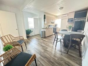 2q Bed Studio Apt With Shared Pool 23的厨房或小厨房