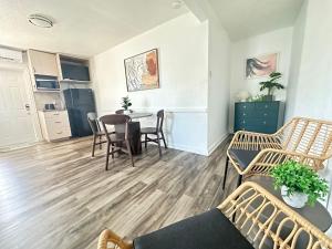 2q Bed Studio Apt With Shared Pool 23的厨房或小厨房